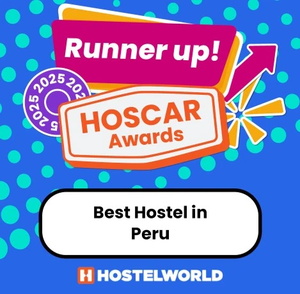 Melhor Hostel no Peru pela Hostelworld 2025 concedido ao Pariwana Hostels.