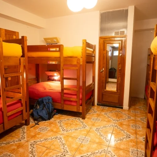 Medium con baño SHARED