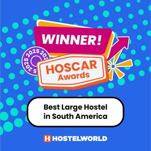 O prêmio Hostelworld de Melhor Grande Hostel da América do Sul em 2025 foi concedido ao Pariwana Hostels.